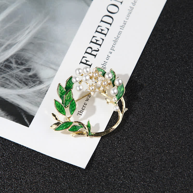 Women's Gardenia Blossom Wreath Brooch - image 4