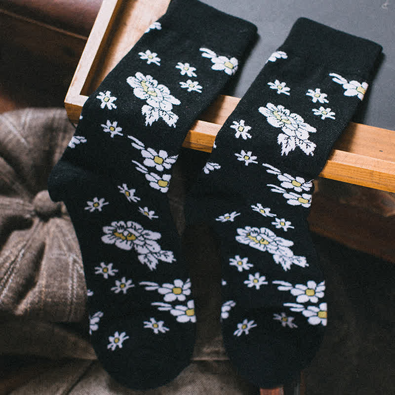 Men's Little White Daisy Black Crew Socks - image 2