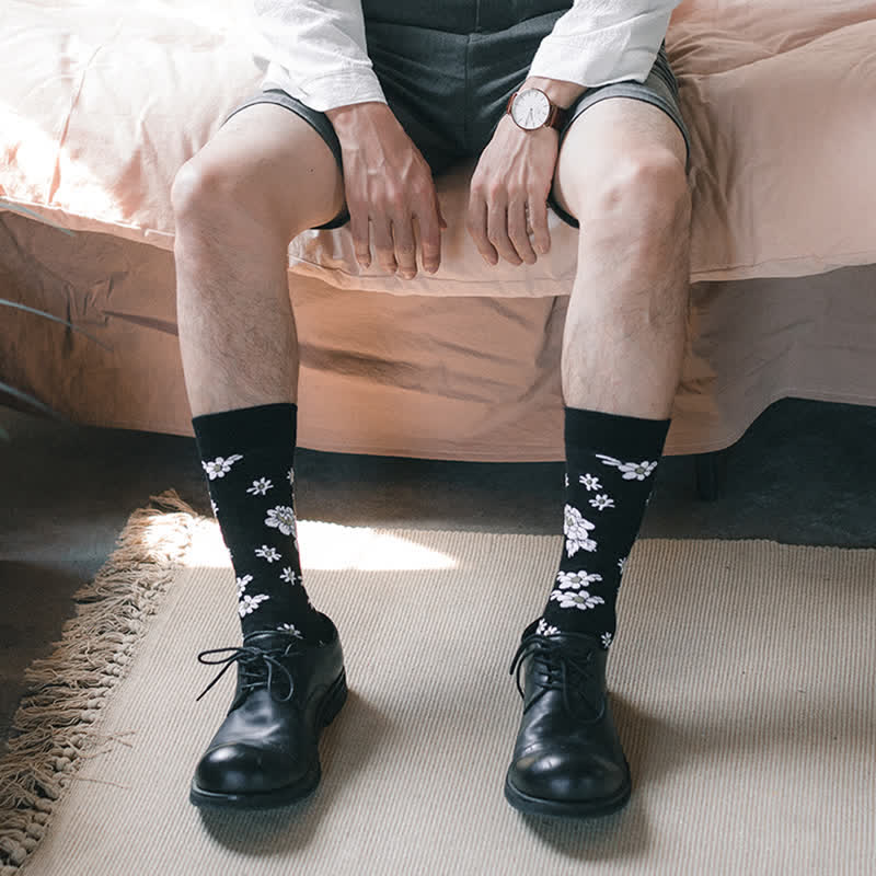Men's Little White Daisy Black Crew Socks - image 4