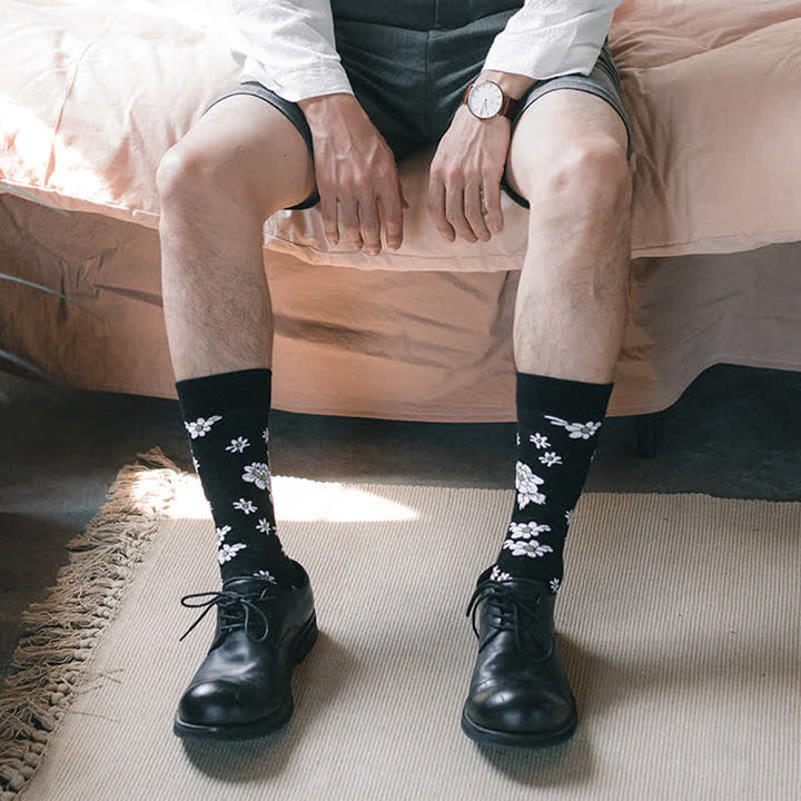 Men's Little White Daisy Black Crew Socks - image 4