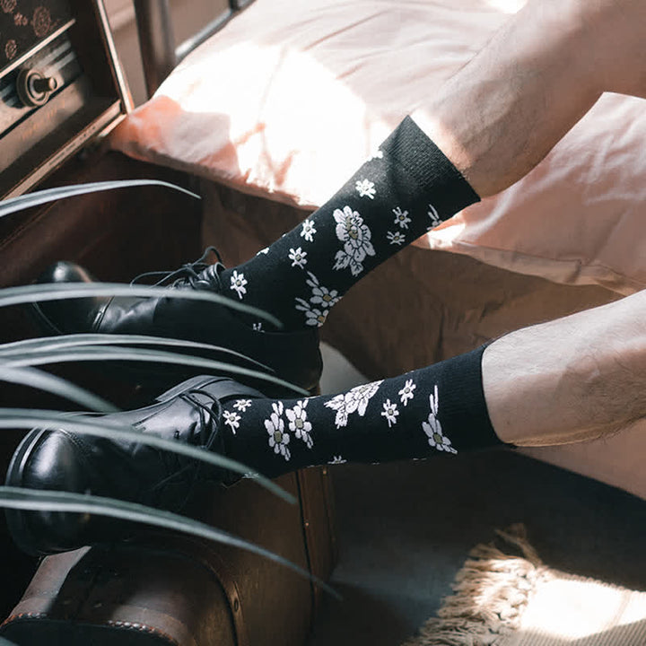 Men's Little White Daisy Black Crew Socks - image 5