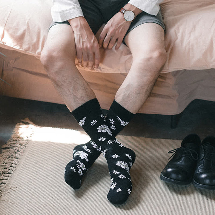 Men's Little White Daisy Black Crew Socks - image 1
