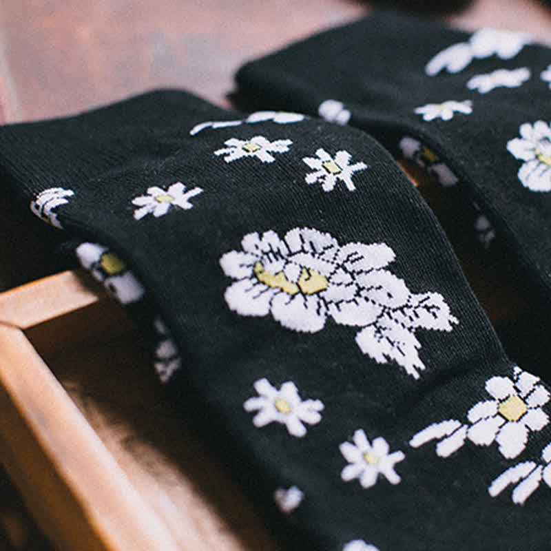 Men's Little White Daisy Black Crew Socks - image 3