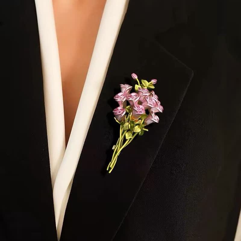 Women's Cute Pink & Green Rose Bouquet Brooch - image 1