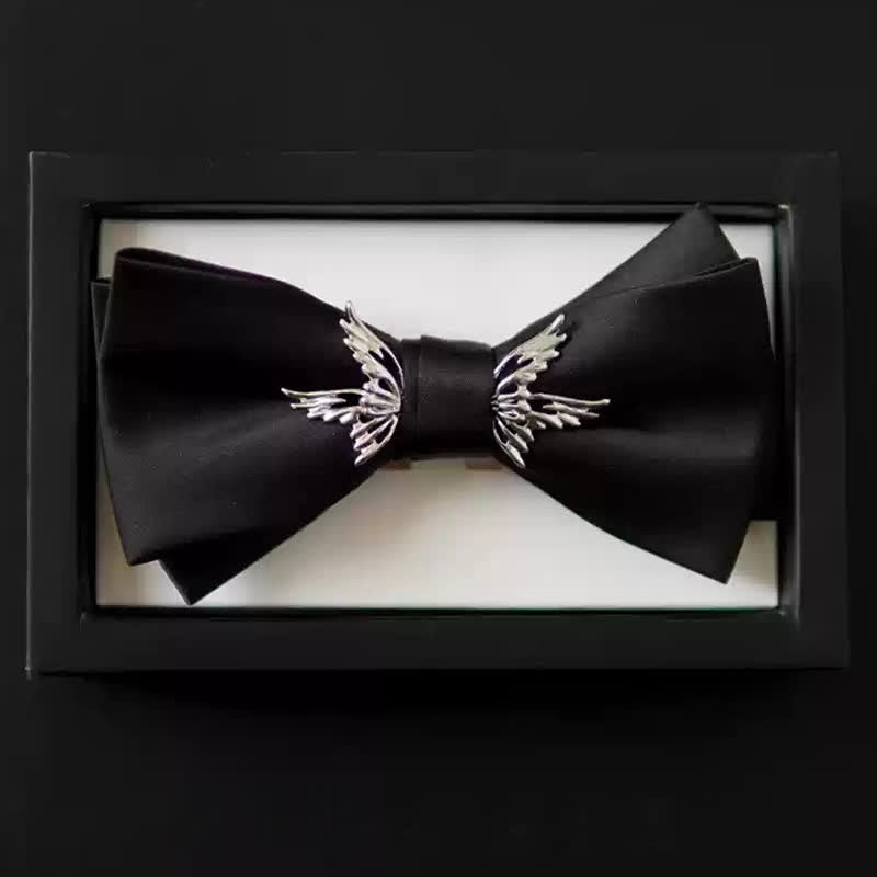Men's Silver Flying Wings Elegant Black Bow Tie