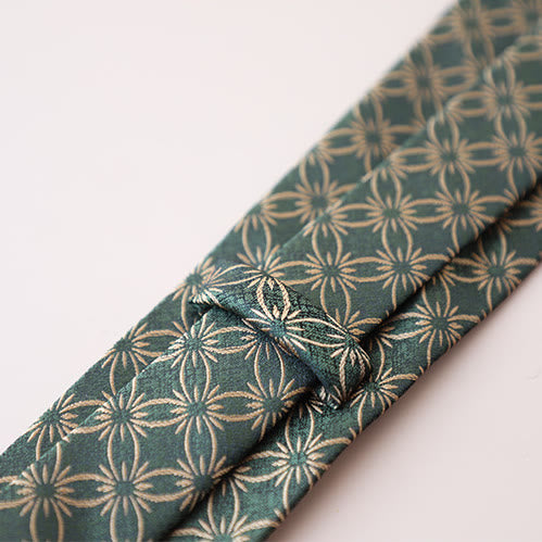 Men's Green Daisy Floral Pattern Necktie - image 2