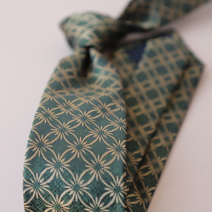Men's Green Daisy Floral Pattern Necktie - image 3