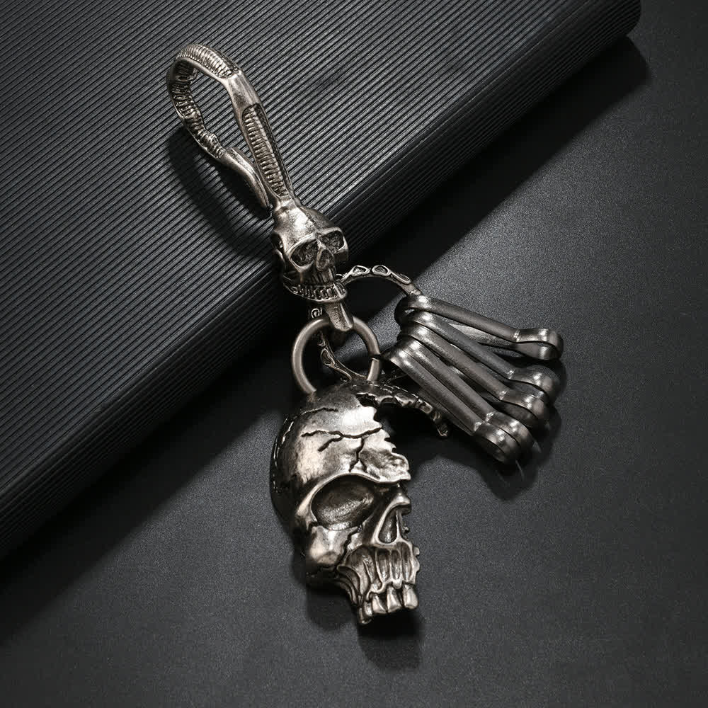 Retro Antique Silver Skull Face Metal Keychain