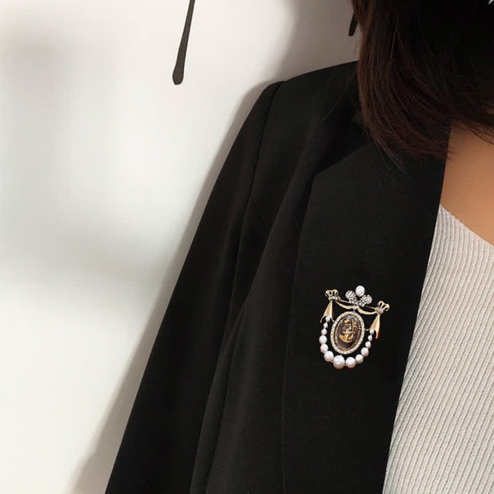 Women's Vintage Lady Face Court Style Pearl Brooch - image 1
