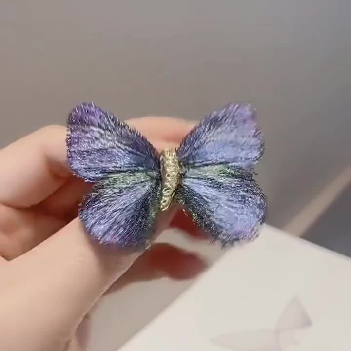 Women's Retro Butterfly Gradient Color Embroidered Brooch