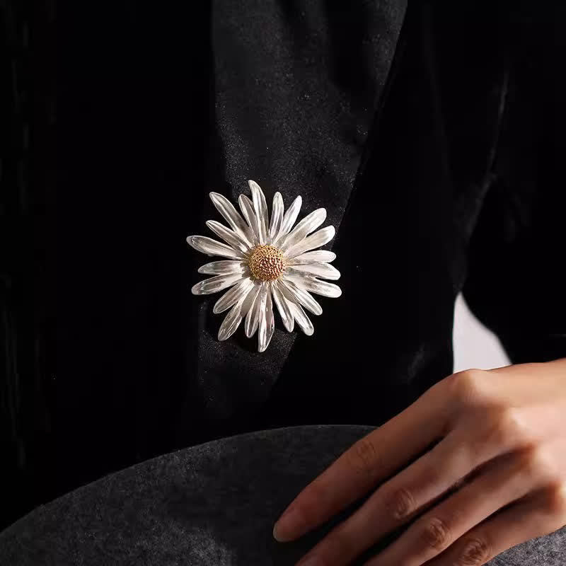 Women's Artistic Oil Painting Silver Daisy Brooch - image 1