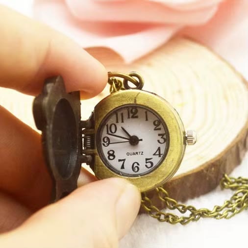 Retro Creative Butterfly Shaped Flip Quartz Pocket Watch - image 4