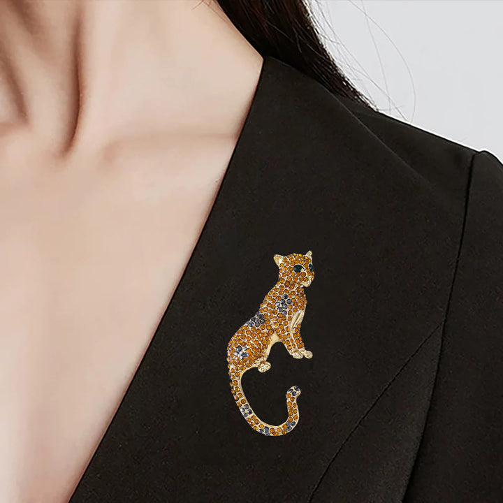 Golden Diamond Studded Emerald Green Eyes Cheetah Brooch - image 1