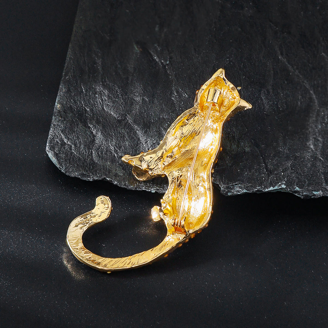 Golden Diamond Studded Emerald Green Eyes Cheetah Brooch - image 4