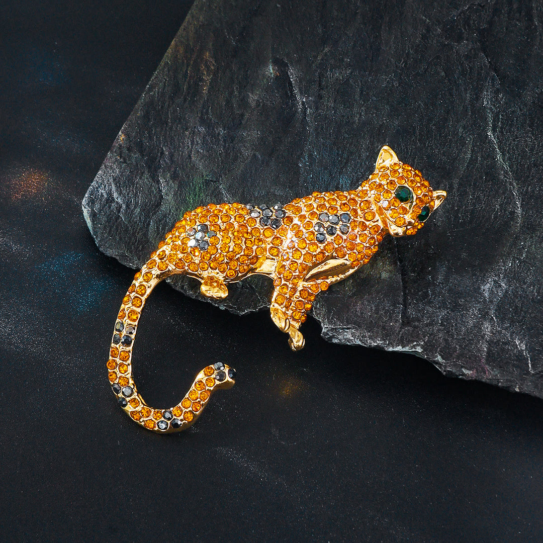 Golden Diamond Studded Emerald Green Eyes Cheetah Brooch - image 3