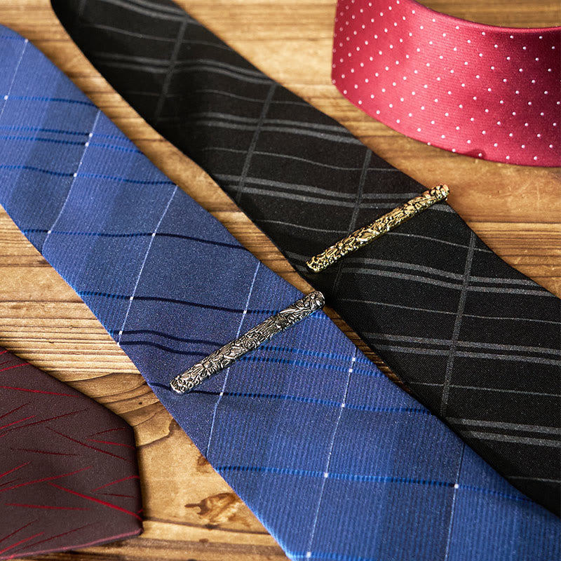 Men's Vintage Printed Necktie With Carved Tie Clip - image 0