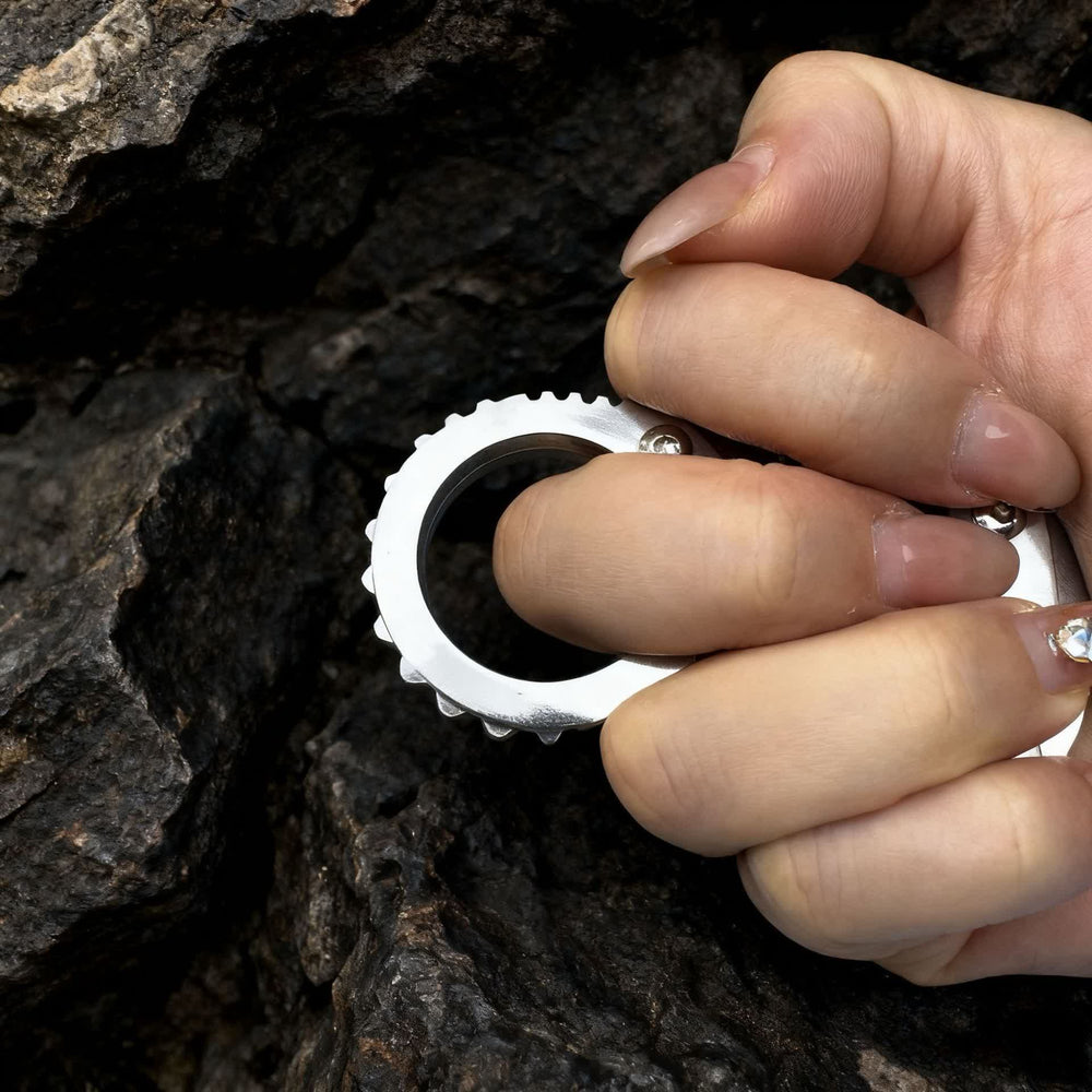 Tactical Claw-Shped Pocket-Sized Folding Knife EDC-Tool - image 1