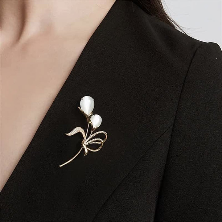 Women's Exquisite Tulip Pearl Brooch - image 1