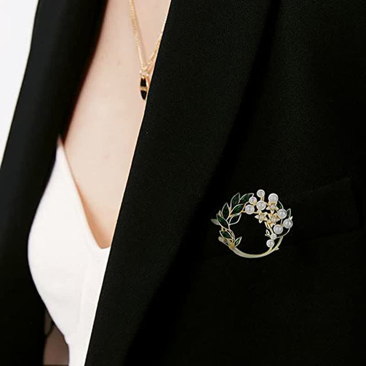 Women's Gardenia Blossom Wreath Brooch - image 1