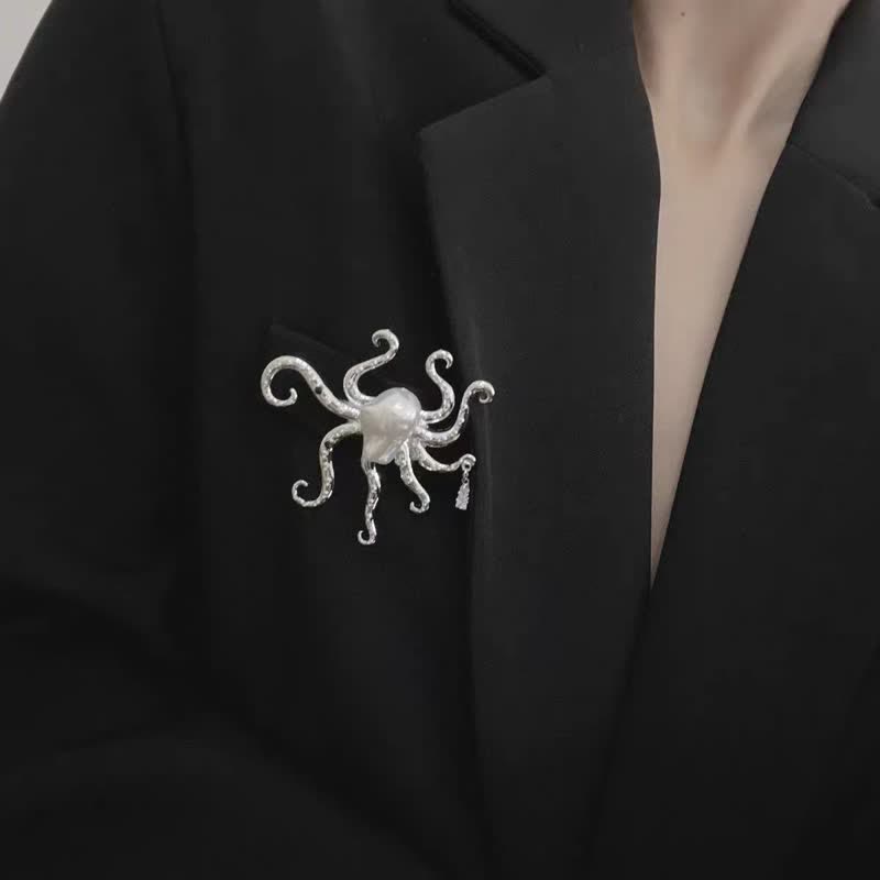 Unisex Tropic Octopus Large Pearl Brooch - image 3