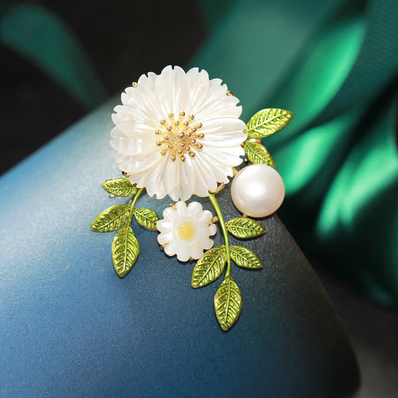 Women's Romantic Daisy Shell Pearl Brooch - image 1